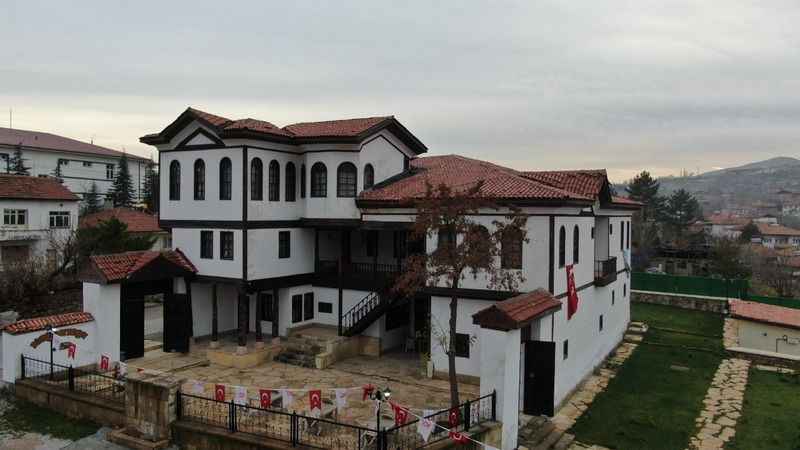 Divriği, konaklarıyla adeta açık hava müzesini andırıyor