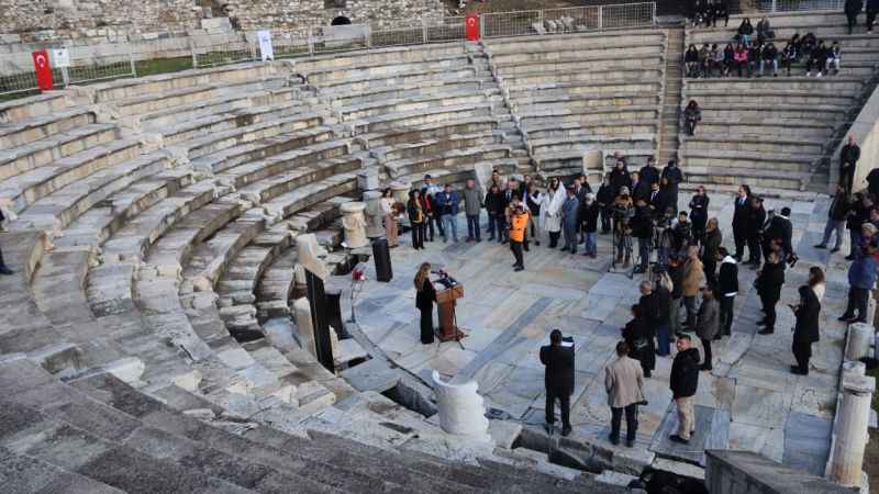 Metropolis Antik Kenti'nde ortaya çıkarılan eserler tanıtıldı