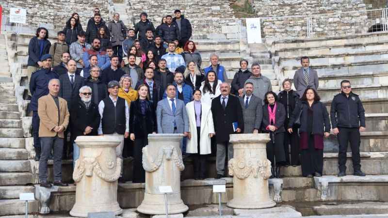 Metropolis Antik Kenti'nde ortaya çıkarılan eserler tanıtıldı