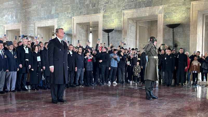 Hasan Arat ve heyeti Anıtkabir'de