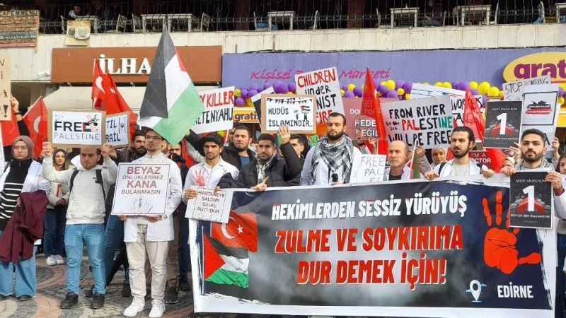 Edirne'de Trakya Üniversitesi Tıp Fakültesi öğrencilerinden İsrail'e tepki yürüyüşü