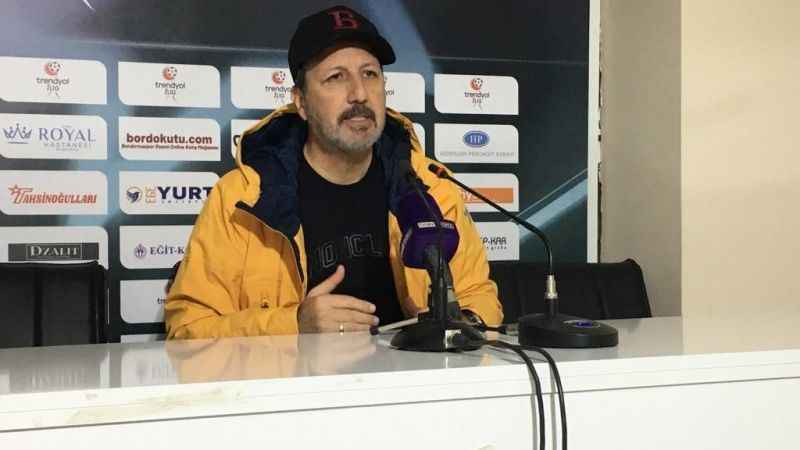 Üç haftadır evinde mağlup olan Bandırmaspor'da Teknik Direktör Taner Taşkın ile yolar ayrıldı