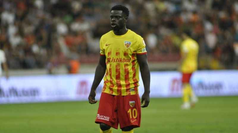 Kayserispor'da Olivier Kemen, sözleşmesini feshetti.