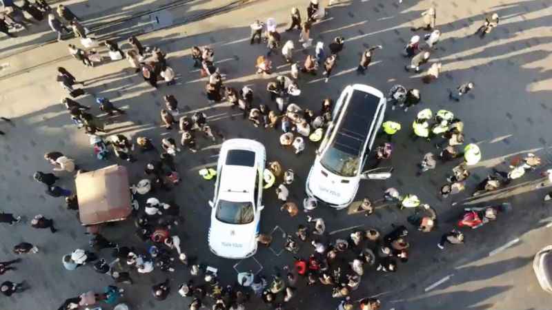 Lüks polis araçlarına vatandaşlardan büyük ilgi