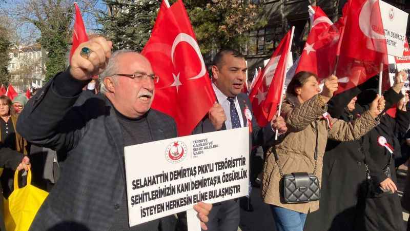 DEM Parti önünde eylem