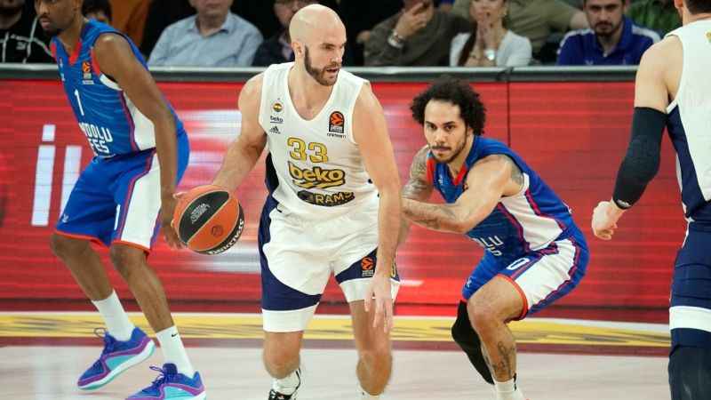 Fenerbahçe Beko'dan Anadolu Efes'e 5 fark