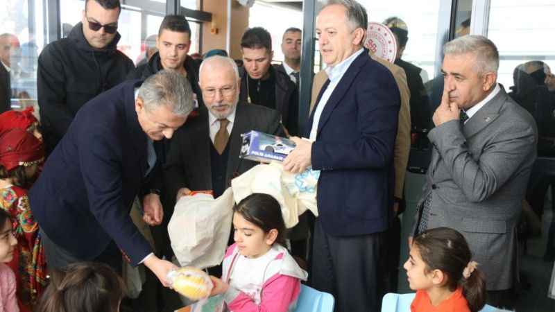 Gökhan Yazgı: Kitaplar savaşta kullanılacak birçok silahın yerini tutan güç kaynaklarımız