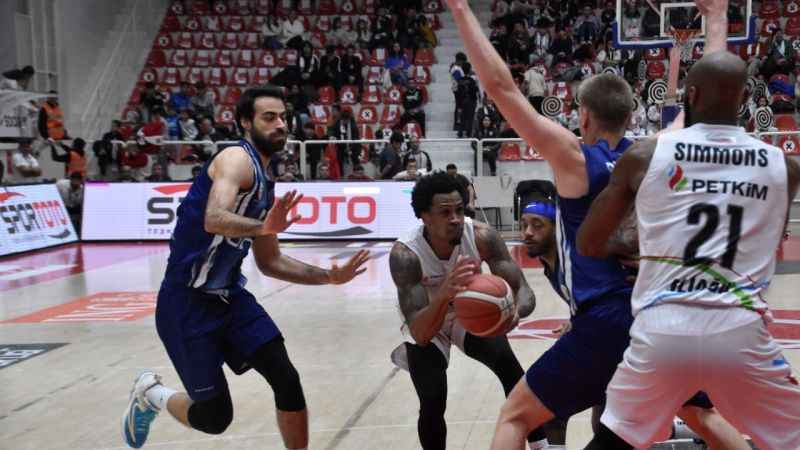 Aliağa Petkimspor yılın son maçından galibiyetle ayrıldı