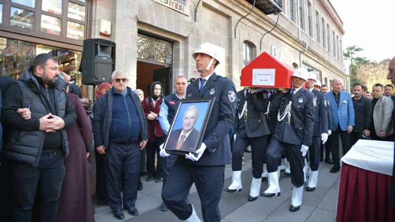 Eski Trabzon Belediye Bakanı Niyazi Sürmen defnedildi 