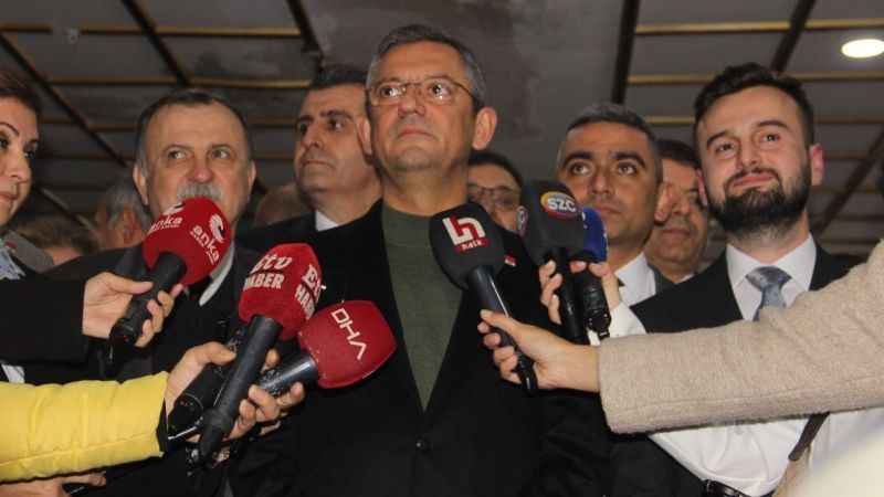 Özgür Özel’den Fenerbahçe ve Galatasaray’a tebrik