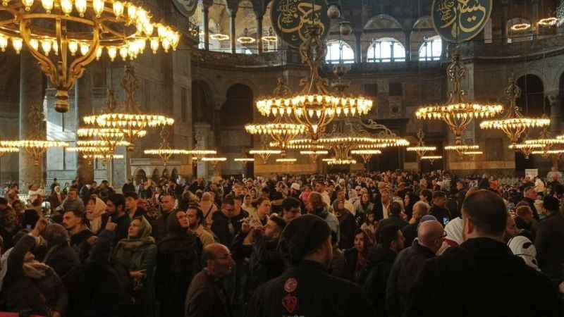 Ayasofya'ya ziyaretçi akını