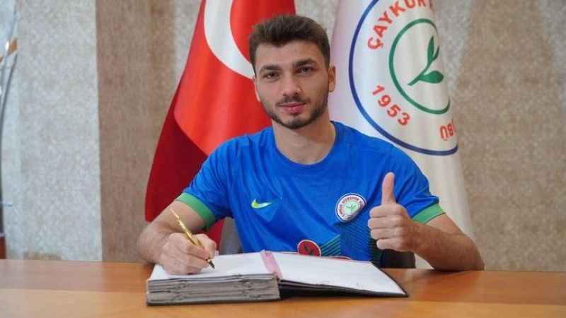 Remzi Kolcuoğlu, Çaykur Rizespor'da profesyonel futbol hayatına başladı