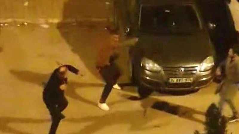 Antalya'da otomobillerine zarar veren adama kırdığı silecekle meydan dayağı