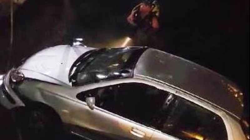 Vitesleri karıştıran öğretmen otomobiliyle denize uçtu