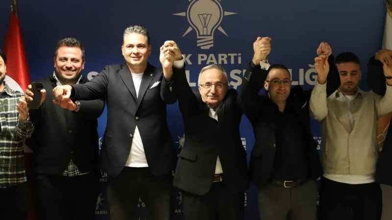 11 kişi İYİ Parti'den istifa edip AK Parti'ye geçti