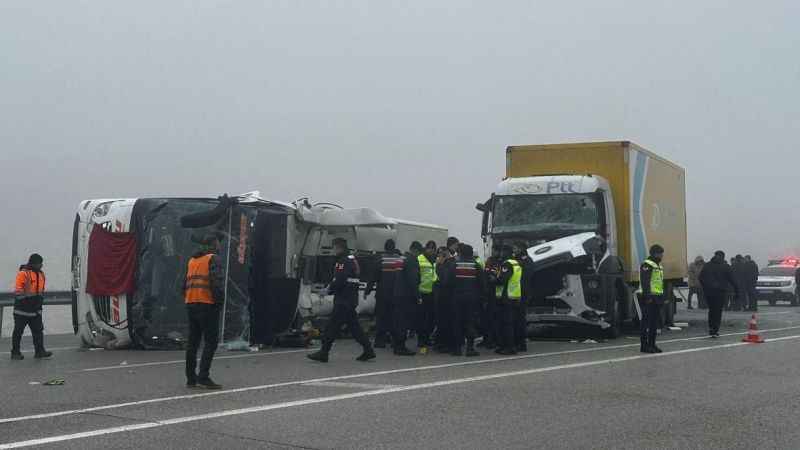 Malatya'da yolcu otobüsü devrildi: Çok sayıda ölü ve yaralı var