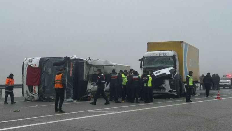 Malatya'da yolcu otobüsü devrildi: Çok sayıda ölü ve yaralı var