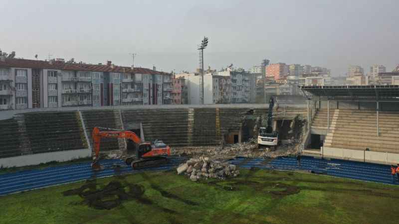 73 yıllık stadyumun yıkımına başlandı