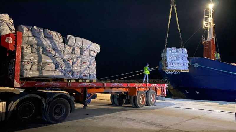 Kızılay’ın yardım gemisindeki malzemeler Gazze’ye girmeye başladı