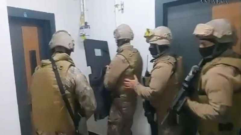 Interpol tarafından aranan 18 kişi Antalya'da yakalandı