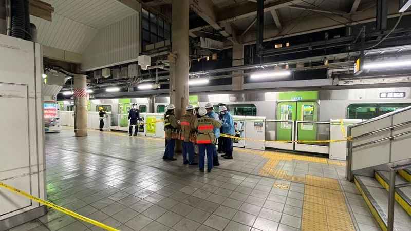 Tokyo'da trende bıçaklı saldırı: 4 kişi yaralandı