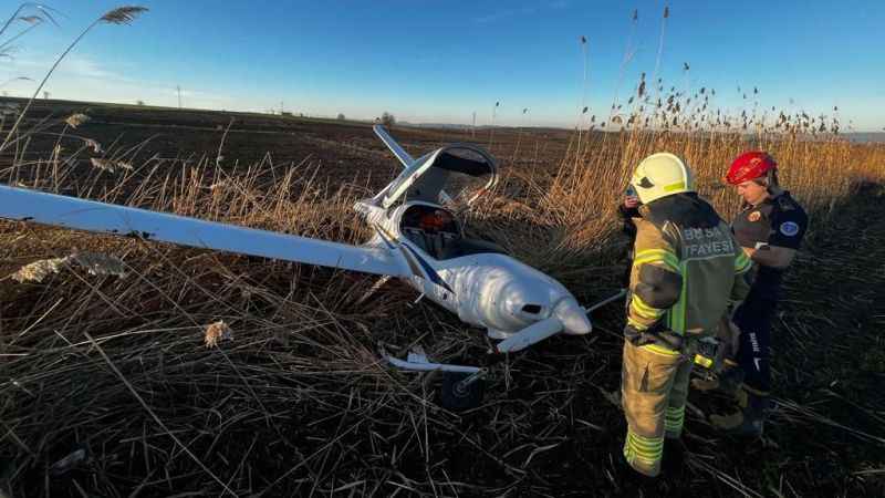 Bursa'da eğitim uçağı tarlaya mecburi iniş yaptı