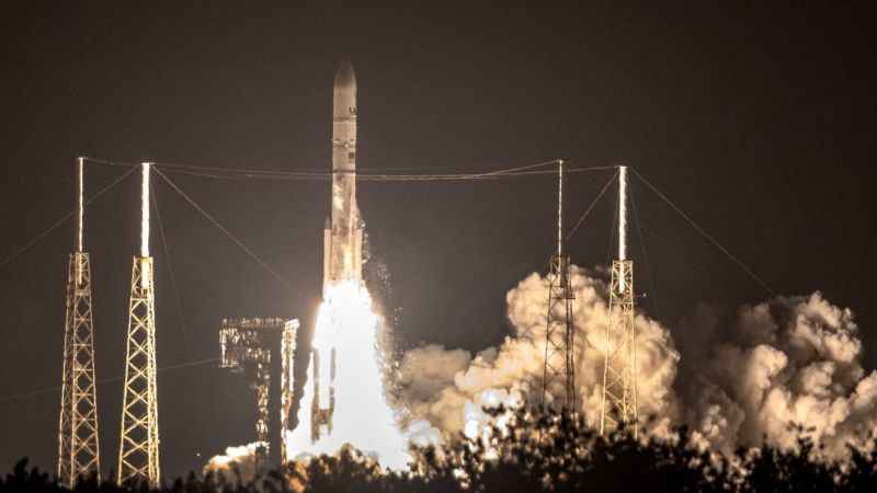 NASA 50 yıl sonra Ay'a roket gönderdi