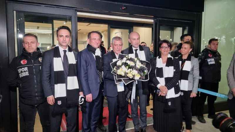 Beşiktaş'ın yeni hocası Fernando Santos, İstanbul'a geldi