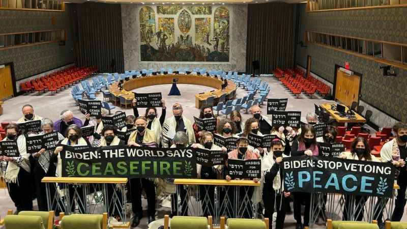 Savaş karşıtı hahamlar BM Güvenlik Konseyi salonunda eylem yaptı