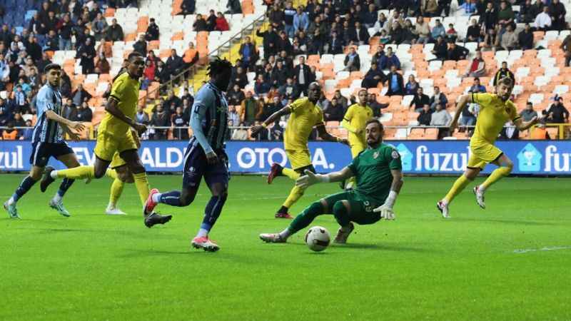 Yukatel Adana Demirspor, İstanbulspor karşısında iki farkı koruyamadı