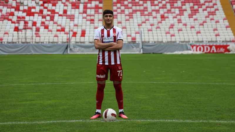 Sivassporlu Yunus Emre Konak resmen Brentford’ta