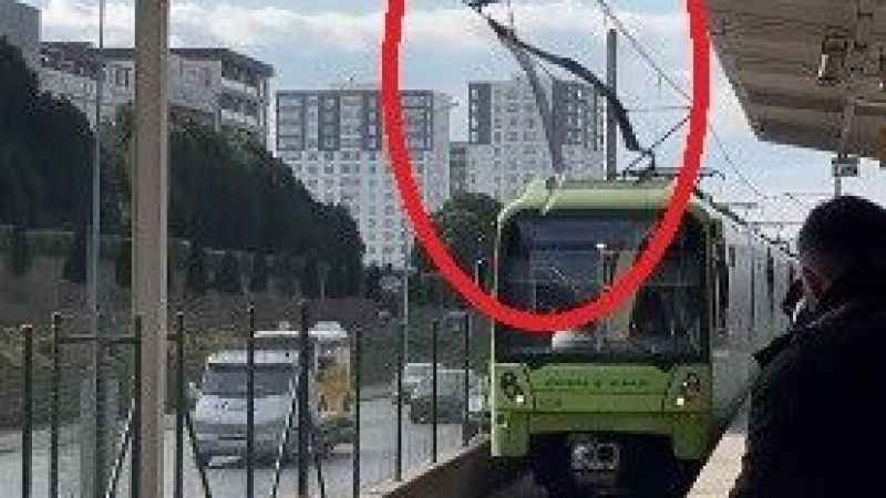 Tele takılan poşet seferleri durdurdu