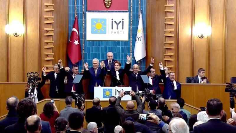 CHP'den istifa etti, İYİ Parti'ye katıldı