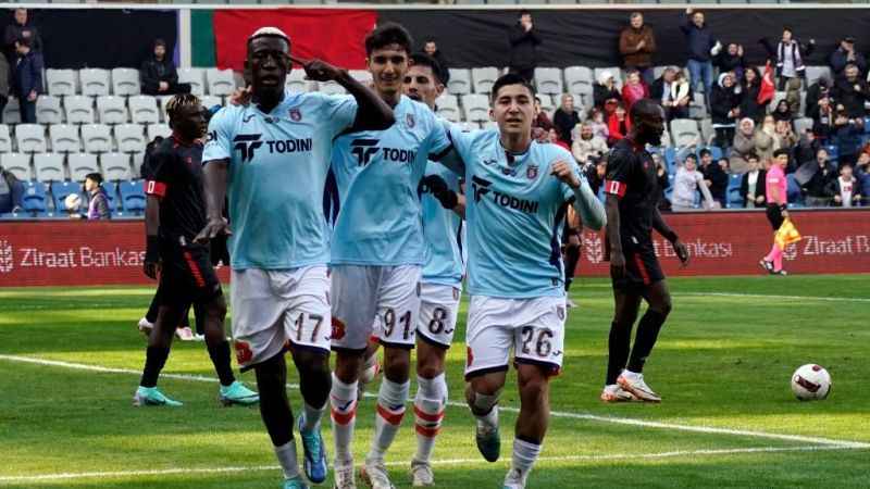 Ziraat Türkiye'de Başakşehir, Boluspor'u eledi