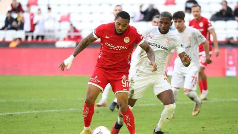 Antalyaspor, Ziraat Türkiye'de Pendikspor'u 2-1'le geçti