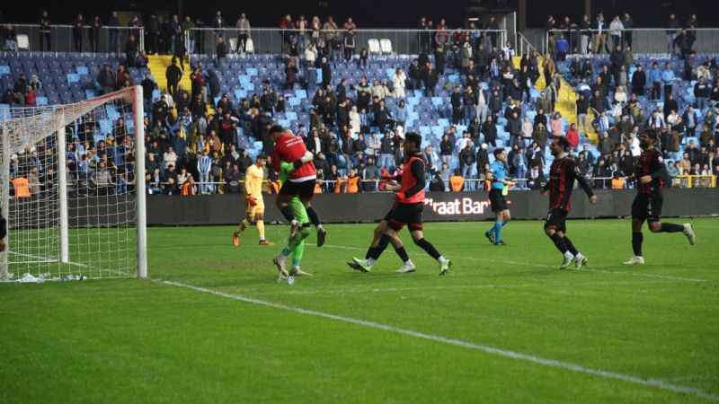 Y. Adana Demirspor'a kupada şok