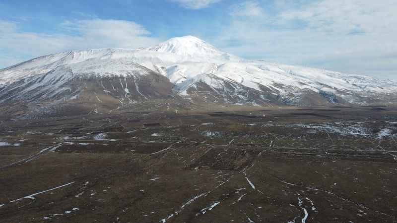 Ağrı Dağı eteklerine henüz kar yağmadı