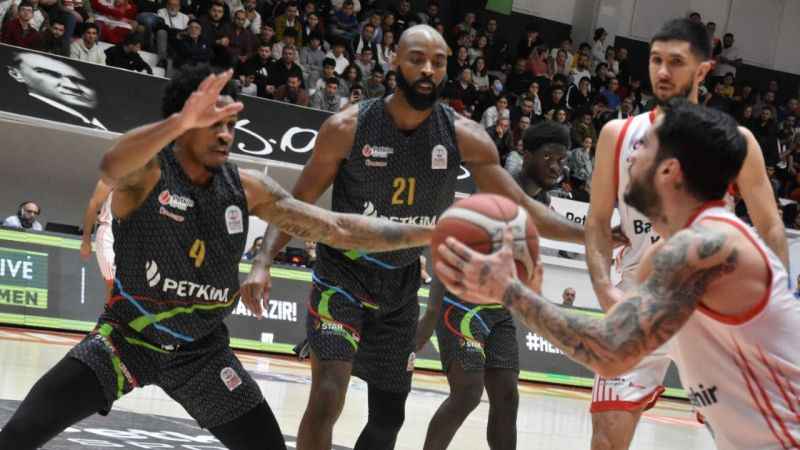 Aliağa Petkimspor'dan Bahceşehir Koleji'e 15 puan fark