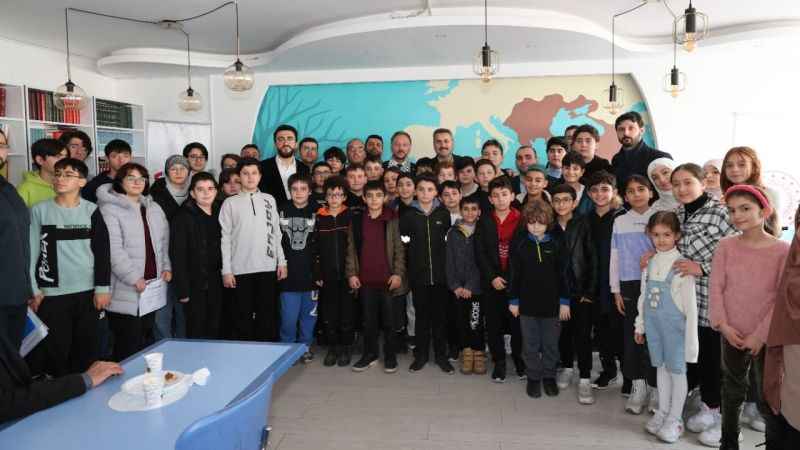 Eyüp Eroğlu: Türkiye Gençlik Vakfı gençliğin gelişimine katkı sağlıyor