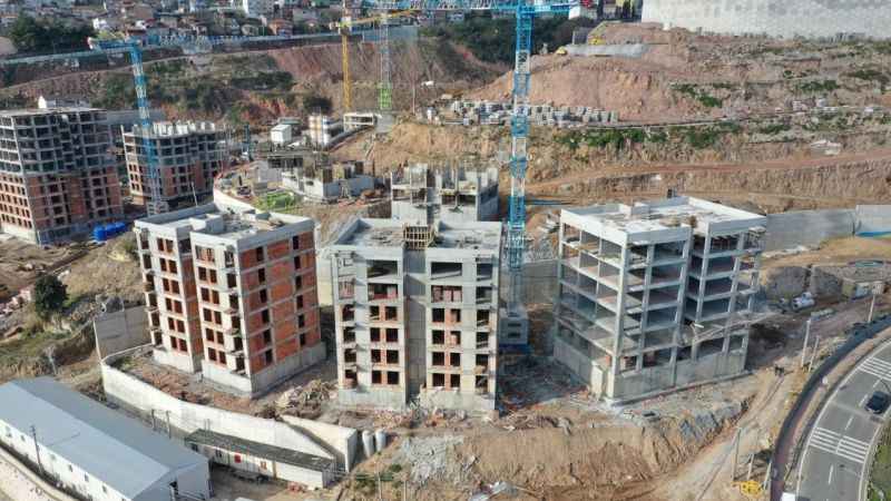Kocaeli'de kentsel dönüşüm binaları yükseliyor