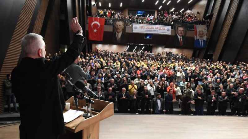 Isparta Belediyesi yaptığı zamla işçileri sevindirdi