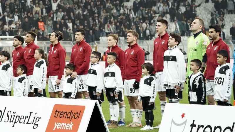 Svensson, ilk 11'de eski takımına karşı forma giydi