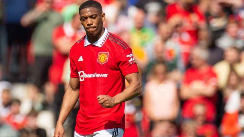 Anthony Martial, sahalardan uzak kalacak