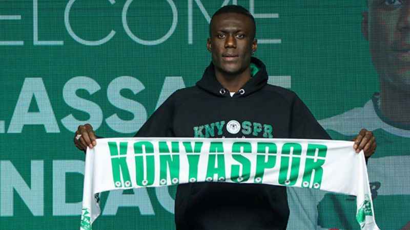 Konyaspor golcü futbolcu Alassane Ndao ile sözleşme imzaladı