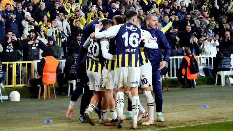 Fenerbahçe üç kulvarda 100 golü aştı
