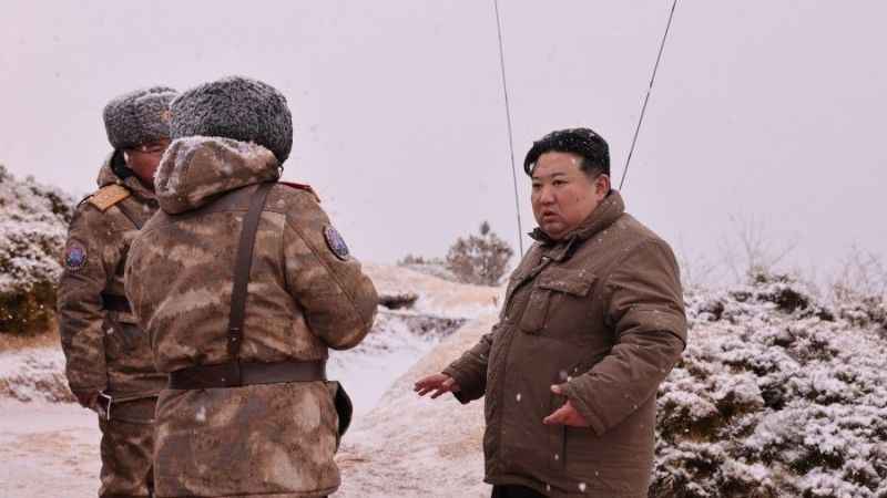 Kuzey Kore lideri Kim nükleer denizaltı inşası konusunda bilgi aldı