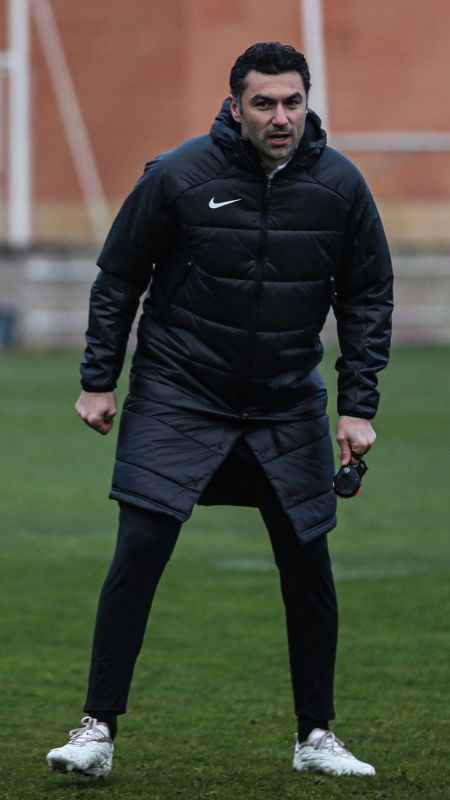 Kayserispor Teknik Direktörü Burak Yılmaz, ilk antrenmanında 