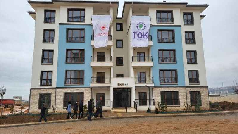 Depremzedeler konutlarına geçmek için sabırsızlanıyor