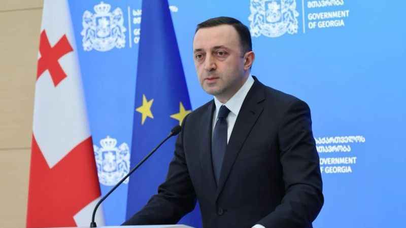 Kameraların karşısına geçti, istifa etti