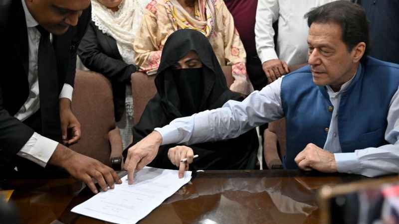 Eski Pakistan Başbakanı Imran Khan ve eşi Büşra Khan'a 14 yıl hapis cezası